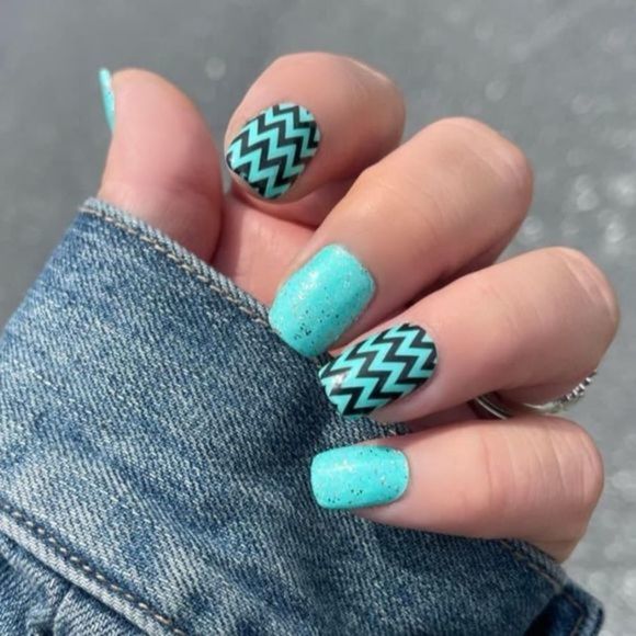 Color Street | Keep Calm and Chevron, Chevron design on clear base nail strips - Picture 8 of 16